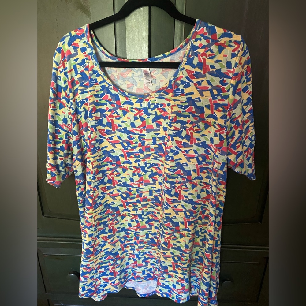 Lularoe tunic top 2X colorful pattern